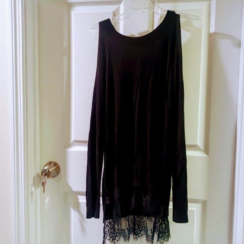 Franchesca's Black Cold Shoulder Tunic With Delicate Lace Hem - Picture 8 of 8